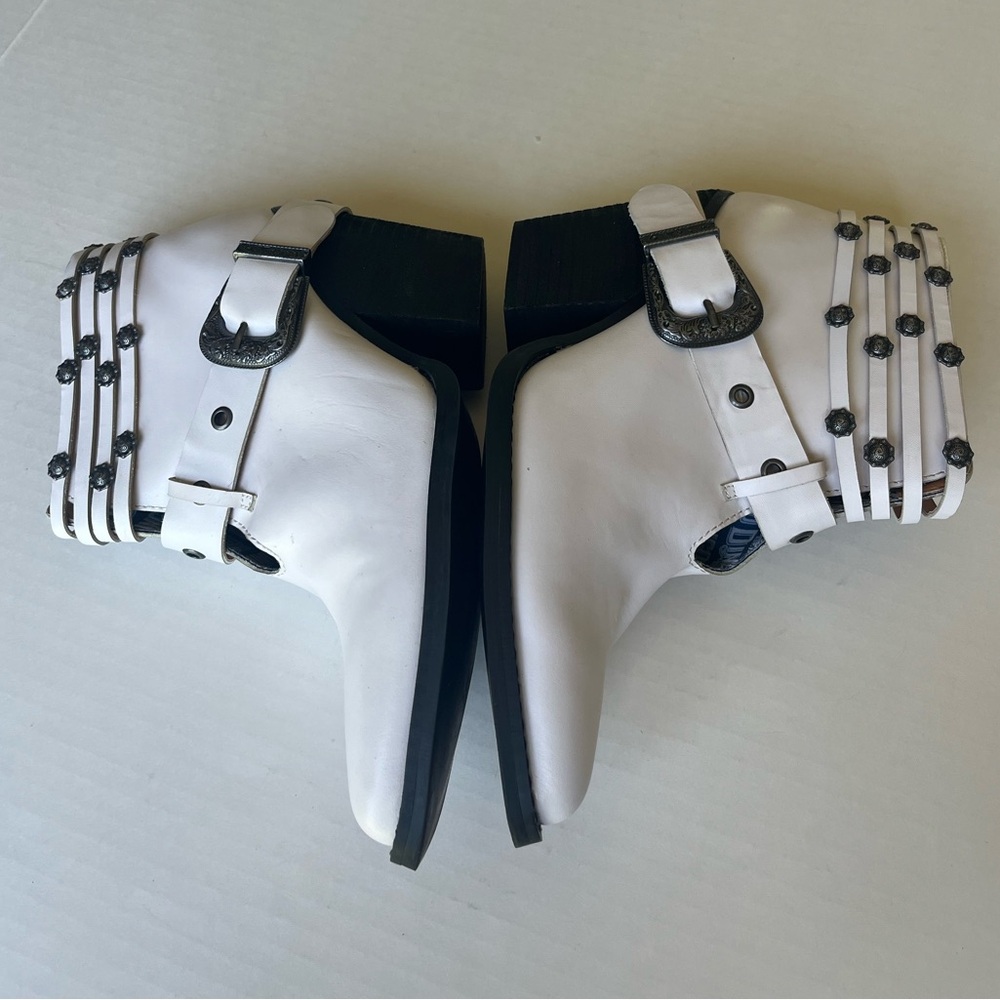 Dingo Born To Run White Leather Studded Buckle Ankle Heeled Cowgirl Boots DL242 - Picture 6 of 13